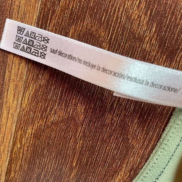 🌿SUMMER SALE🌿VICTORIA SPORT Crop Top Long Sleeve Green size Large - Picture 7 of 11